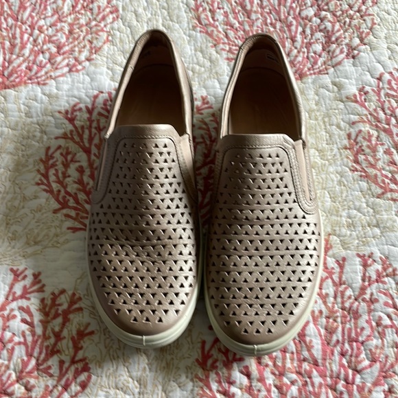 Ecco Slip-ons - Picture 1 of 4